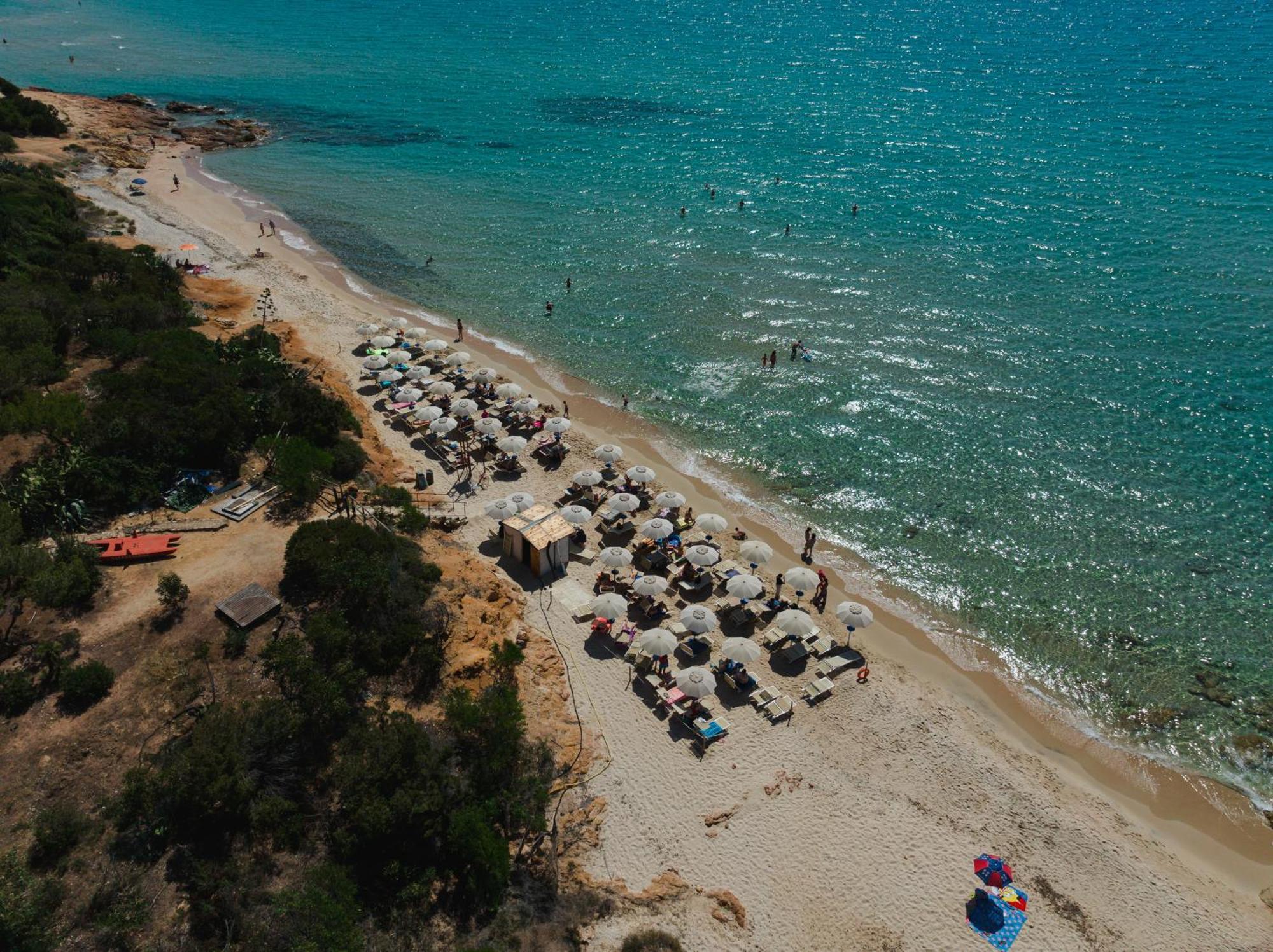 Amareclub Rocca Dorada Hotel Санта Маргерита ди Пула Екстериор снимка