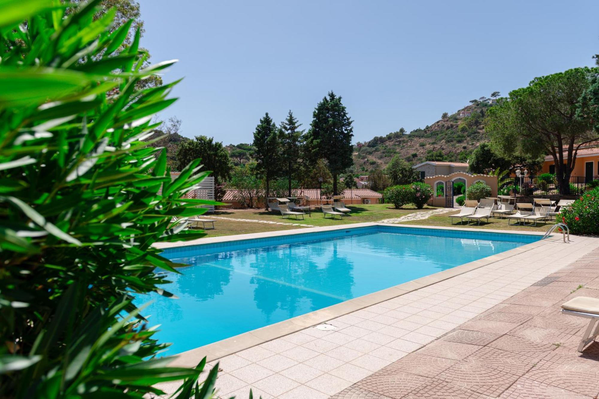 Amareclub Rocca Dorada Hotel Санта Маргерита ди Пула Екстериор снимка