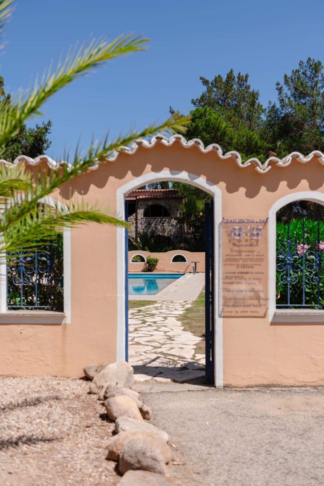 Amareclub Rocca Dorada Hotel Санта Маргерита ди Пула Екстериор снимка