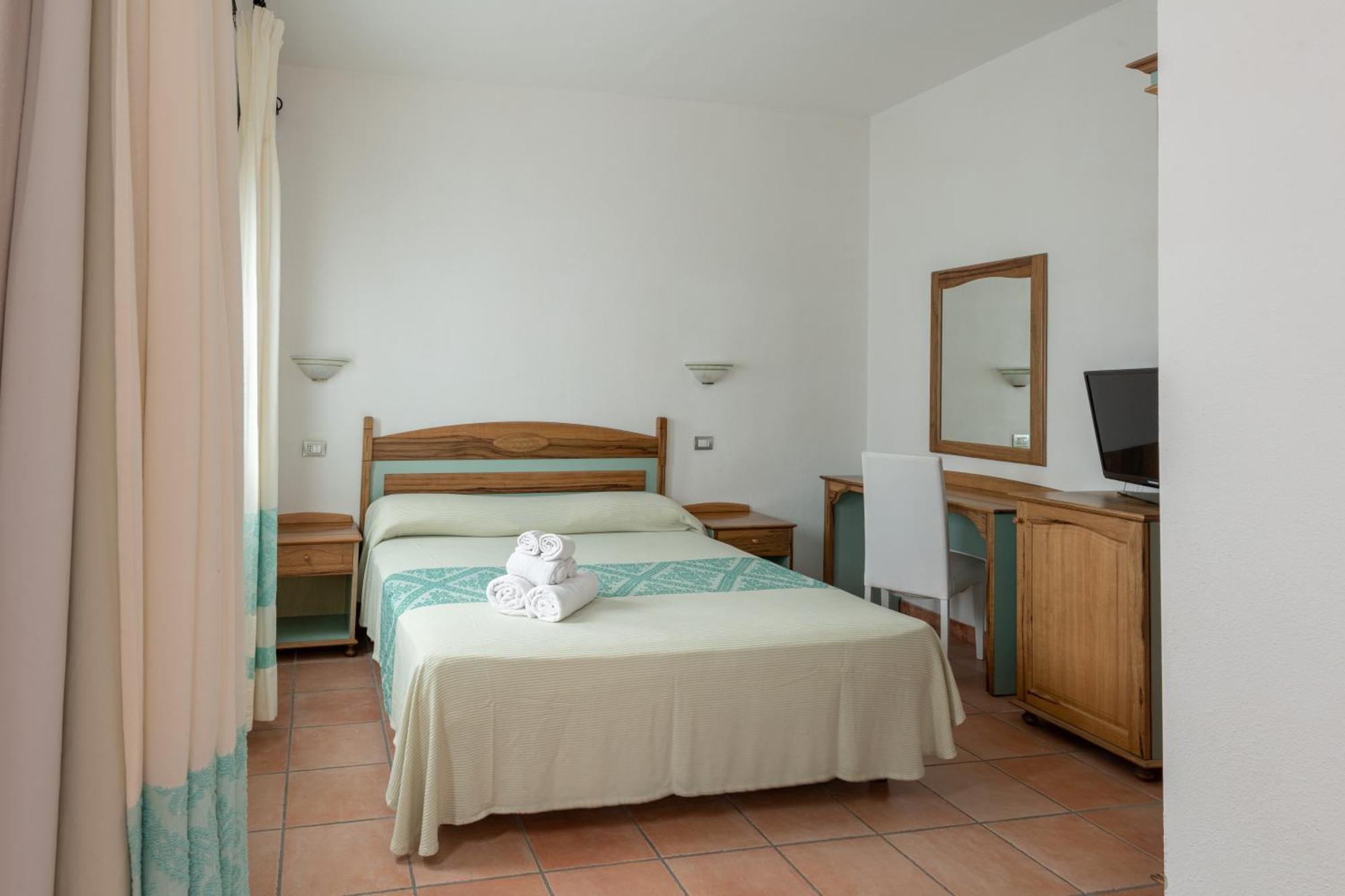 Amareclub Rocca Dorada Hotel Санта Маргерита ди Пула Екстериор снимка